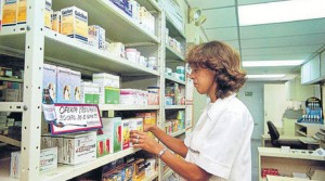 Medicamentos en farmacia / Archivo