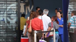 Pacientes con dolencias crónicas o que requieren tratamientos de por vida desconocen cómo obtendrán los nuevos récipes | Foto: Raúl Romero
