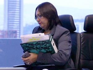 La ministra de Salud Roxana Araujo fue suspendida por treinta días