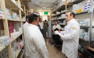 En las farmacias de los hospitales conviven medicamentos genéricos y de marca / Germán Tenorio