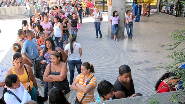 El Farmatodo de Petare es frecuentado, sobre todo, por madres y revendedores.
