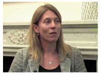 Francesca Colombo, jefa de la división de salud de la OCDE, señala que el sistema sanitario de USA no es un modelo por la desprotección de una parte de la población.