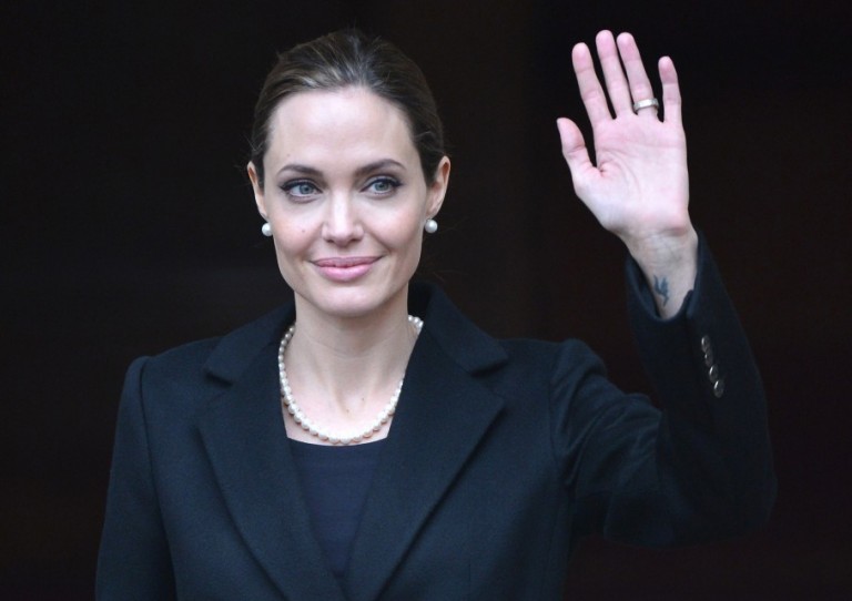 2013-05-14T075202Z_01_SIN701_RTRIDSP_3_ANGELINAJOLIE-MASTECTOMY