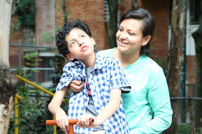 Berenice Mendoza es la mamá de Leo. Ella explica que el desafío más grande para los papás con menores con epilepsia infantil es encontrar un neurólogo que acceda a recetar un tratamiento a base de cannabidiol.