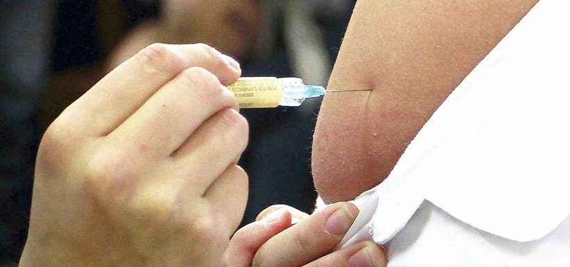 Investigan presunto efecto adverso por vacuna contra el papiloma