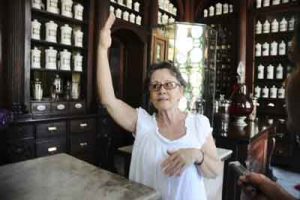 Elíxires, ungüentos y pócimas de la botica francesa.