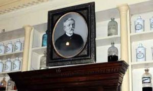 Elíxires, ungüentos y pócimas de la botica francesa.