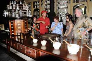 Elíxires, ungüentos y pócimas de la botica francesa.