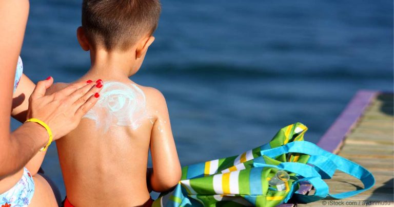 mother-applying-sunscreen-fb