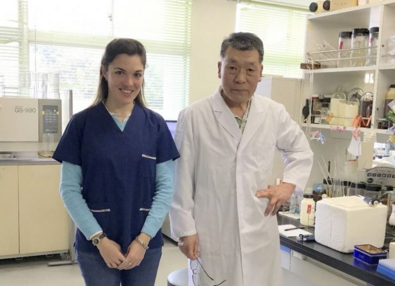 la-dra-ana-paula-butiuk-con-el-profesor-osao-adachi-en-el-japon-en-medio-de-las-investigaciones-realizadas-_790_573_1494265