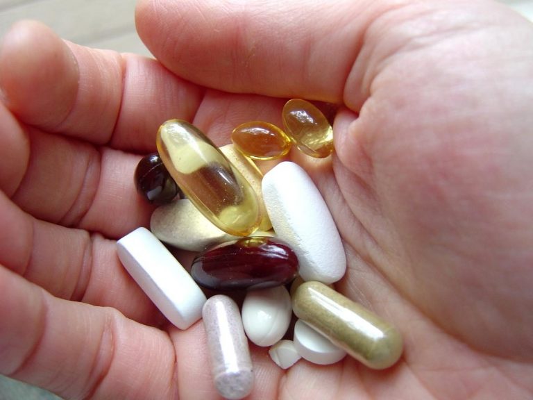 hand, full, pills
