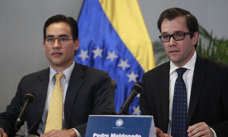 victor-gill-VENEZUELA-El-Dicom-cerr-con-el-d-lar-a-2-810-lo-separan-6-mil-bol-vares-del-otro-