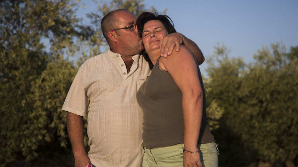 Charo Durán junto a su marido Francisco Villar, recuerda que el pelo se le caía 'a pedazos'. Se encuentra en lista de espera para retirarse el Essure.