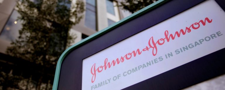 2018-01-17t125735z_1_lynxmpee0g0ut_rtroptp_4_manufacturas-johnson-johnson-venta