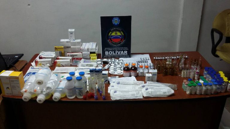 F2-Los-medicamentos-confiscados-por-los-funcionarios
