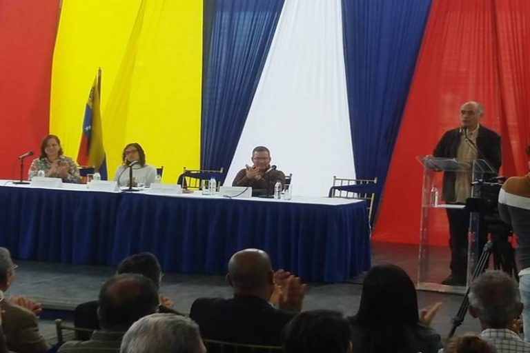 saludcongreso1535039098