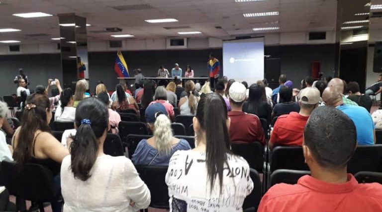 Anthony-Moreno-Farmapatria-va-a-pasar-a-manos-del-Poder-Popular-para-su-distribuciC3B3n-directa-al-pueblo