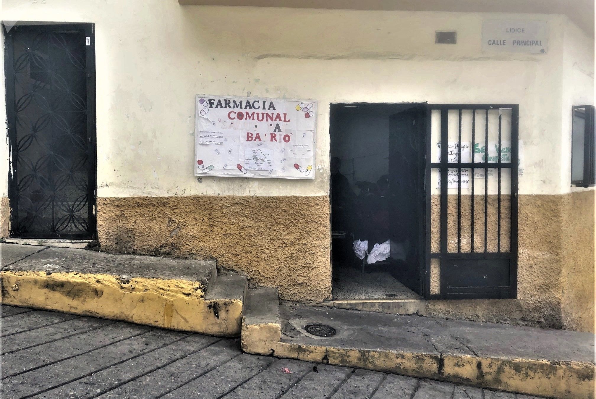 Fachada Farmacia comunal Altos de Lídice Fachada Farmacia comunal Altos de Lídice