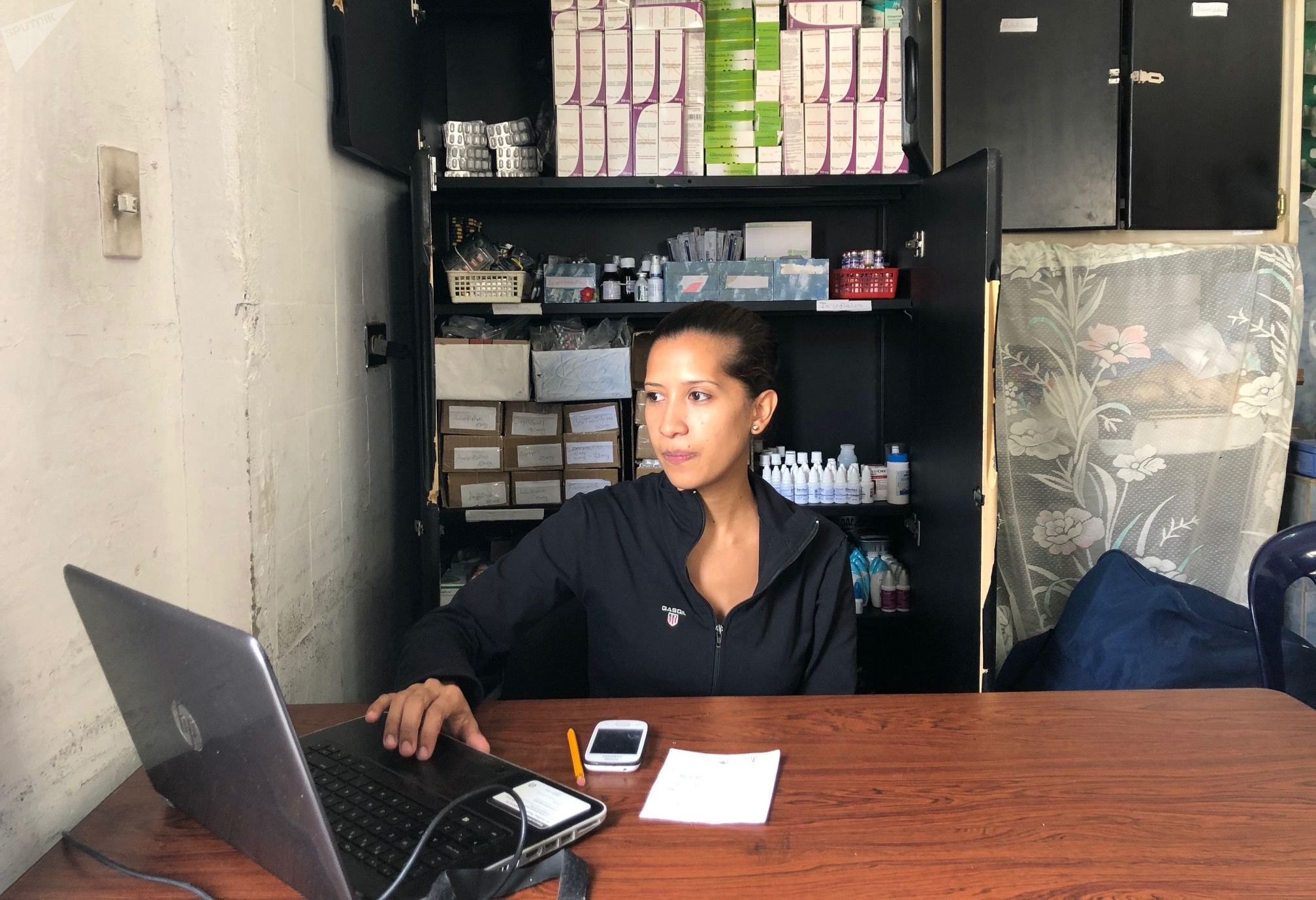 Daysi Luzardo, una de las mujeres encargada de la Farmacia Comunal Daysi Luzardo, una de las mujeres encargada de la Farmacia Comunal