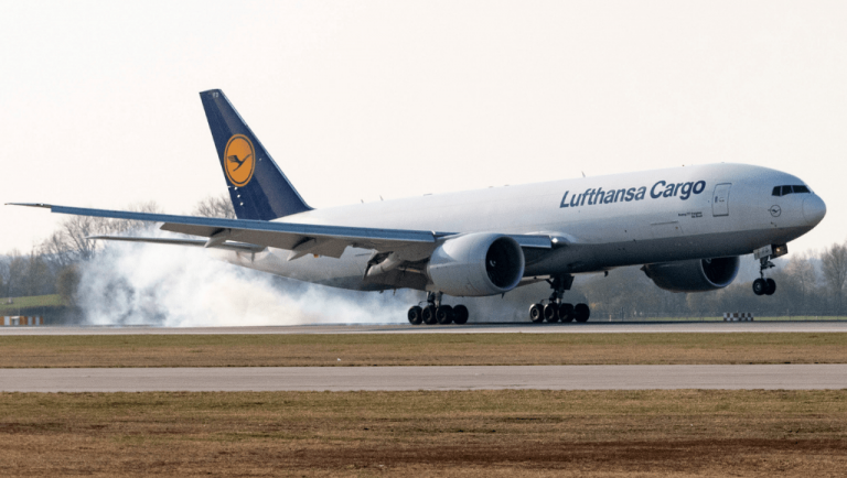 LUFTHANSA-CARGO-BOEING-777F-D-ALFD