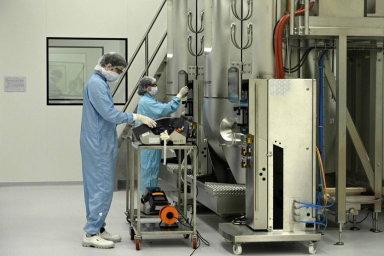 argentina-health-virus-vaccine-laboratory_36786940