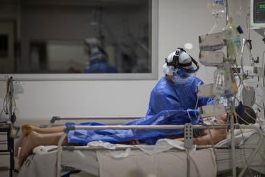 El corticoides dexametasona, de uso común, bajó algo más del 10% la mortalidad dentro de las terapias intensiva