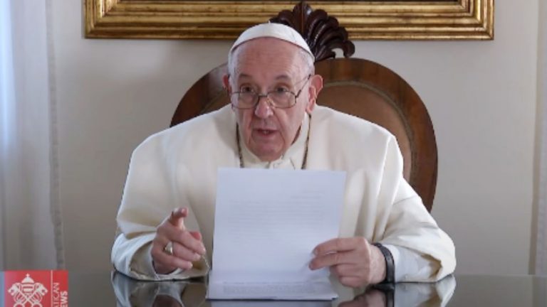el-papa-francisco-hablando-en-el-iv-encuentro-mundial-de-movimientos-sociales-1247082