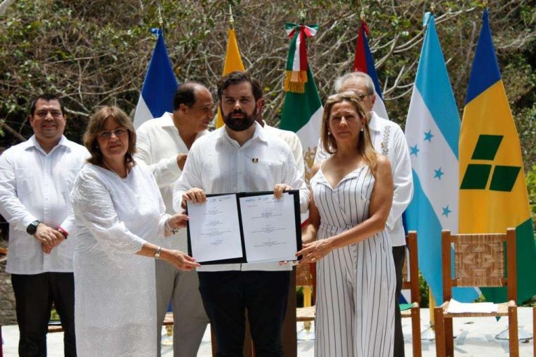 firma-acuerdo-agencia-medicamentos