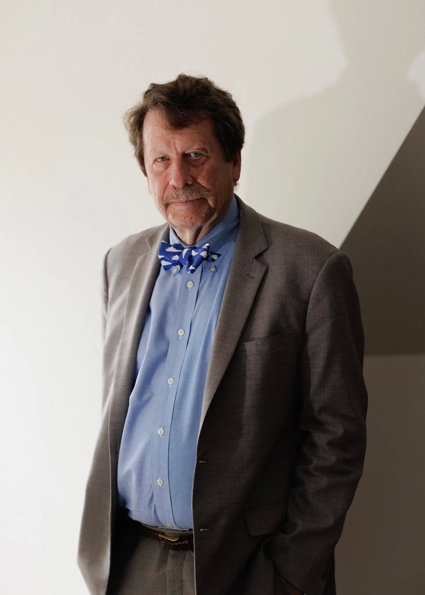 Robert Califf, quien se desempeñó como comisionado de la Administración de Alimentos y Medicamentos (FDA, por sus siglas en inglés) antes de retirarse de la agencia en enero, ha advertido que la FDA está siendo desmantelada por la nueva administración.Crédito...Nate Langston Palmer para The New York Times