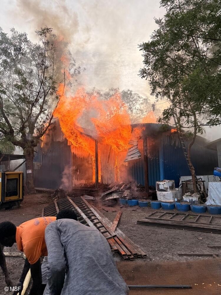 Hospital de MSF en Old Fangak, Sudán del Sur, tras ser bombardeado deliberadamente el 3 de mayo de 2025. Crisis en Sudán del Sur: la violencia y la falta de financiación están llevando el sistema de salud al borde del colapso.