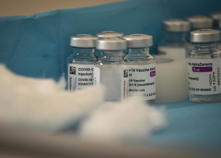 Economía.- EEUU llega a un acuerdo con Reino Unido que exime de aranceles a los productos farmacéuticos británicos