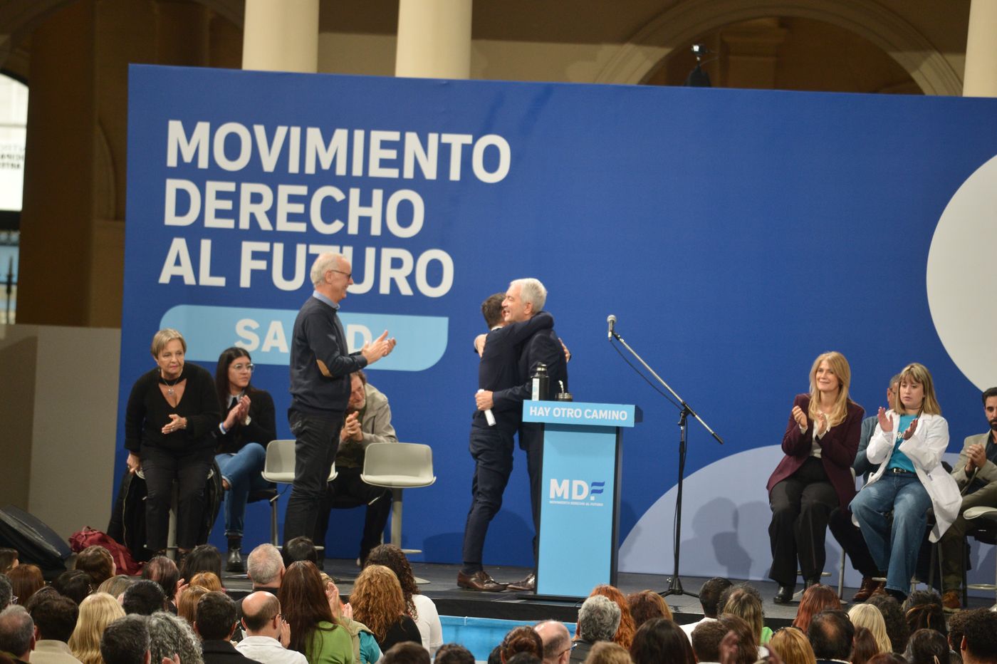 Julio Alak dijo presente en el acto lanzamiento del MDF Salud y se subió al escenario