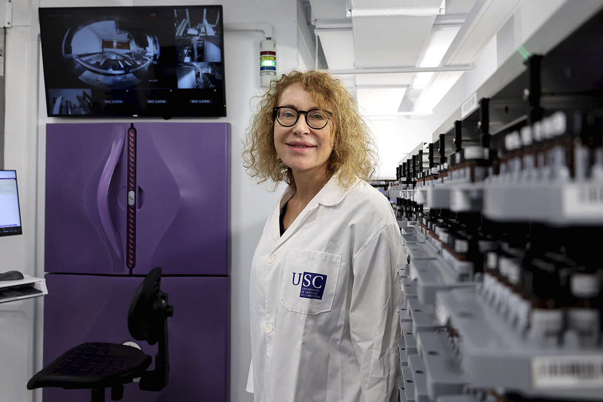 La investigadora Mabel Loza, en su laboratorio del CiMUS.