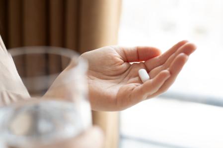 El paracetamol tiene efecto analgésico y antipirético, pero no antiinflamatorio