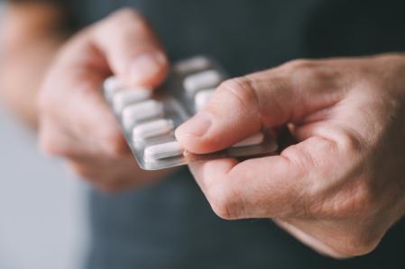 Tomar ibuprofeno a diario no solo aumenta el riesgo de efectos adversos, también puede enmascarar enfermedades que requieren un diagnóstico específico